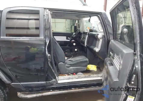 2008 Toyota Fj Cruiser z USA, uszkodzony, nr VIN JTEBU11F680107101